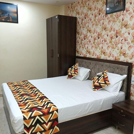 ホテル Js Banaras Residency バラナシ エクステリア 写真