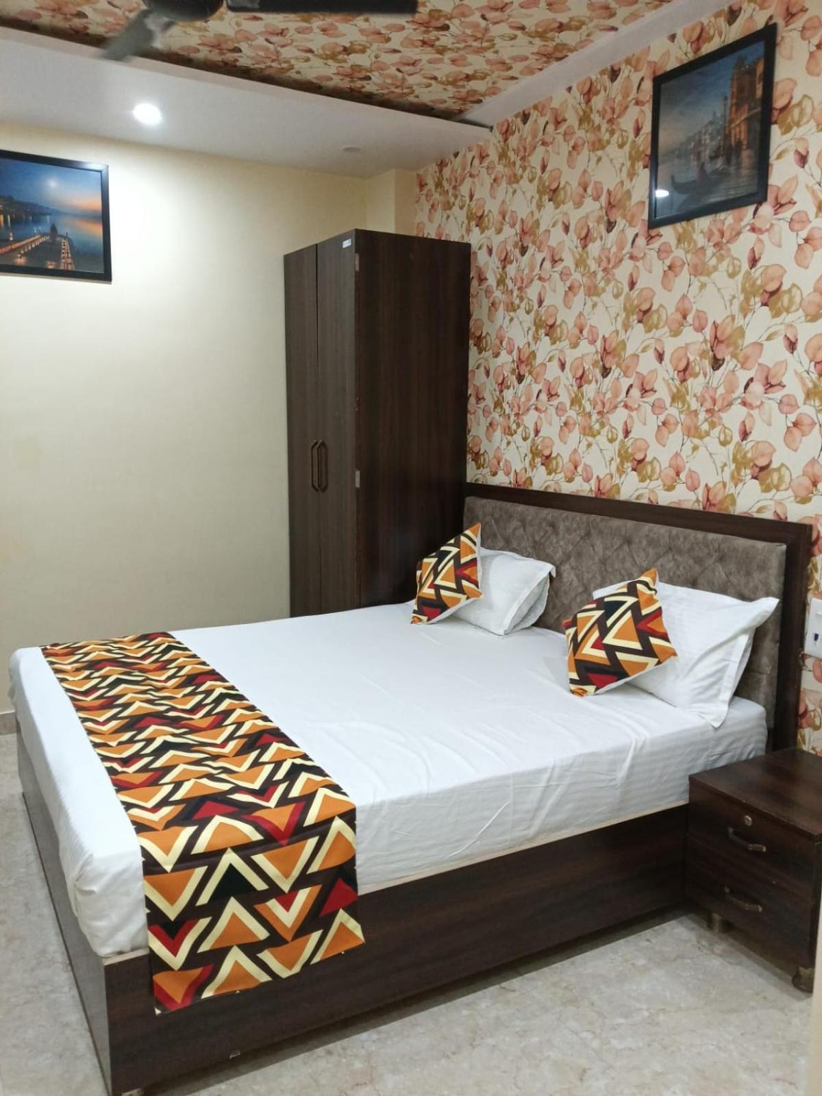ホテル Js Banaras Residency バラナシ エクステリア 写真